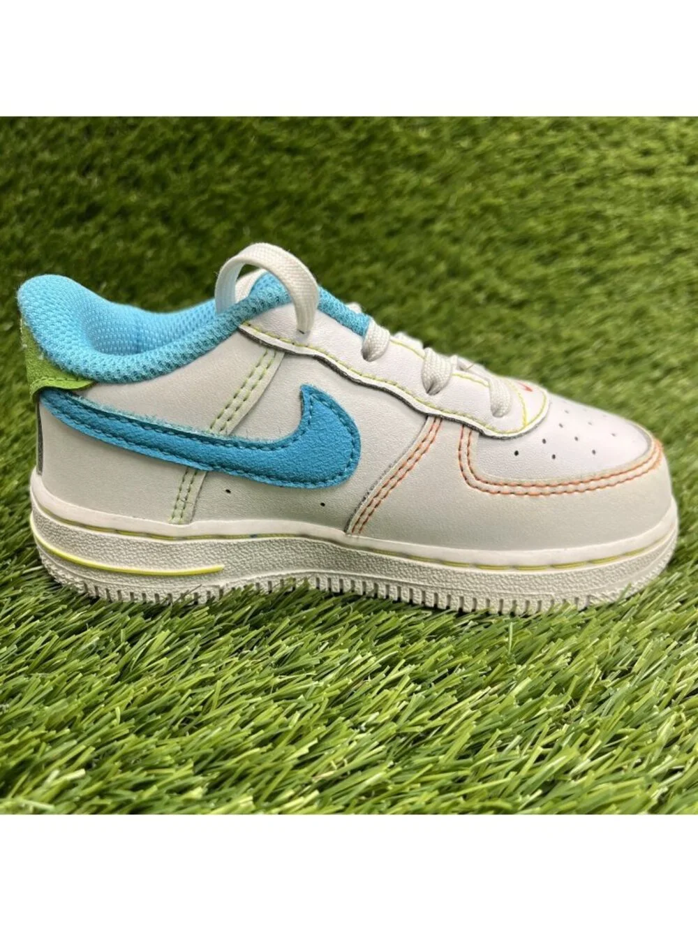 Nike Air Force 1 LV8 Boys Size 8C White Blue Athletic Leather Shoes Sneakers